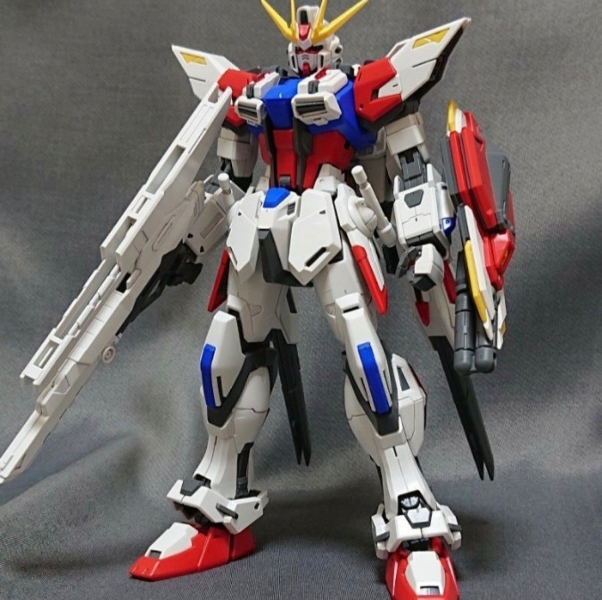 組立済 MG 1/100 ビルドストライクガンダム MG 1/100 ユニバース