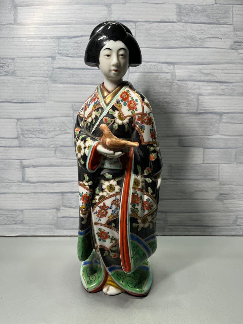 明治時代　九谷焼　美人　立像 九谷焼 アンティーク明治時代 手描きの鶴や金彩が美しく芸術的な九谷焼