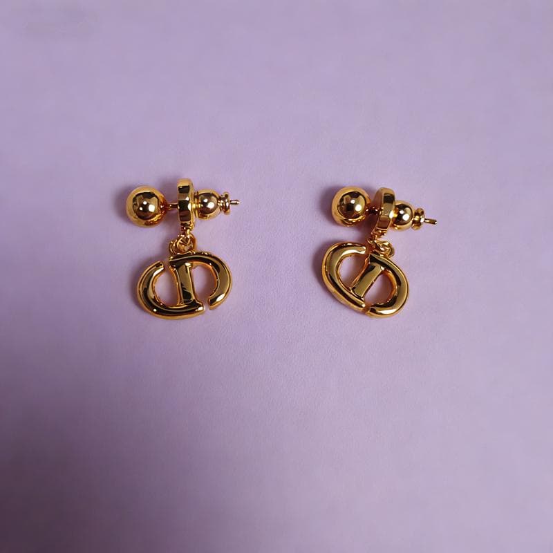 Dior ゴールド CDロゴが可愛い トライバルピアス 美品 Christian Dior（クリスチャン・ディオール） [正規ラッピング済] Dior