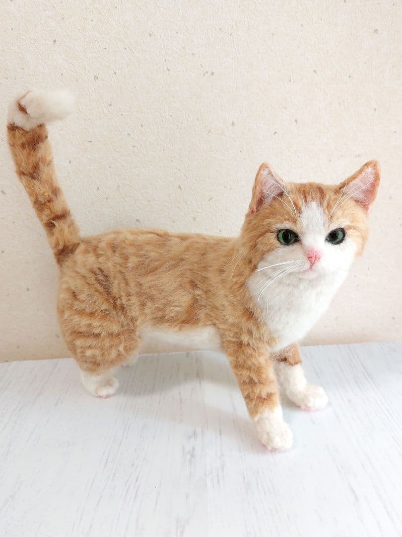羊毛フェルト　猫(茶トラ白) Yahoo!オークション - funwari 羊毛フェルト 茶トラ白 猫 お座り ハン