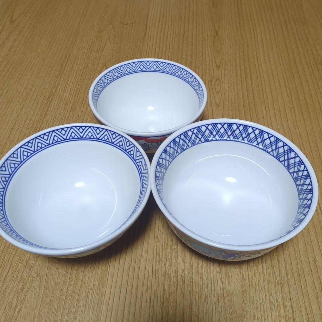 吉野家　どんぶり　並盛　大盛　特盛 検証】肉の量はほぼ同じ！？ 吉野家の牛丼は「並」に比べて「大盛
